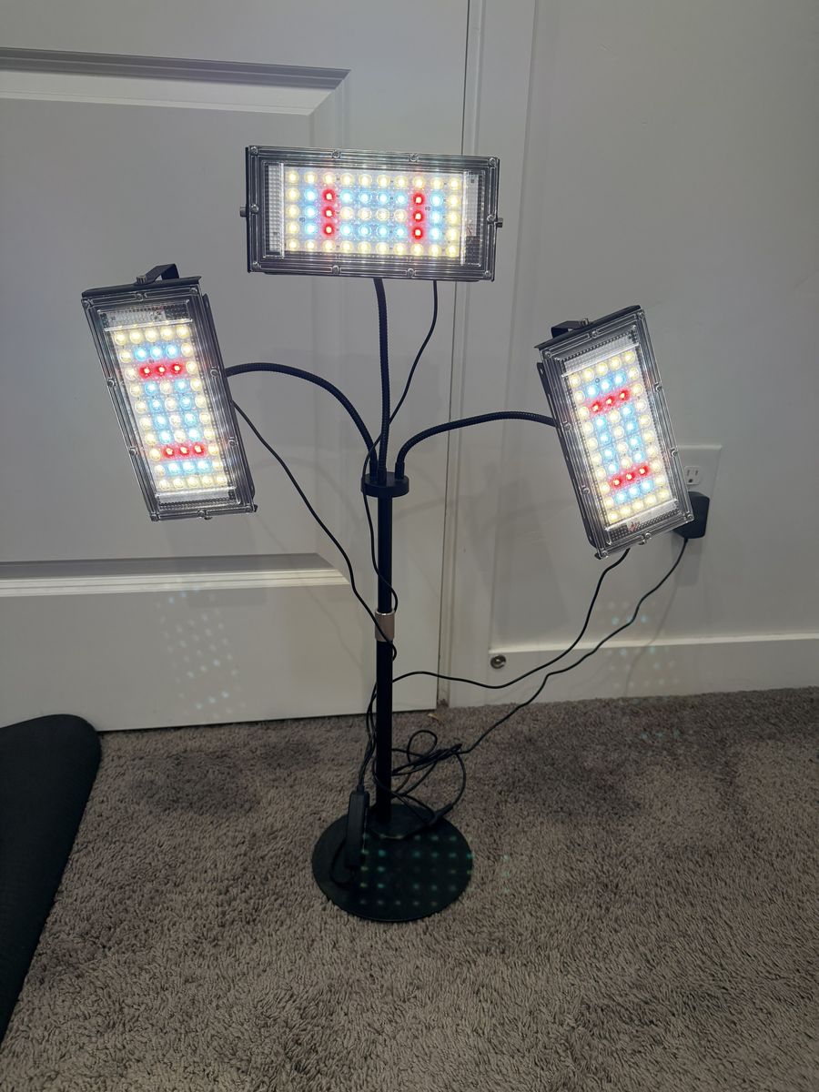 Tri-Head Full Spectrum LED Grow Light – Floor Stand – Timer + Dimmer – Lehi
