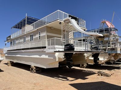 HouseBoat