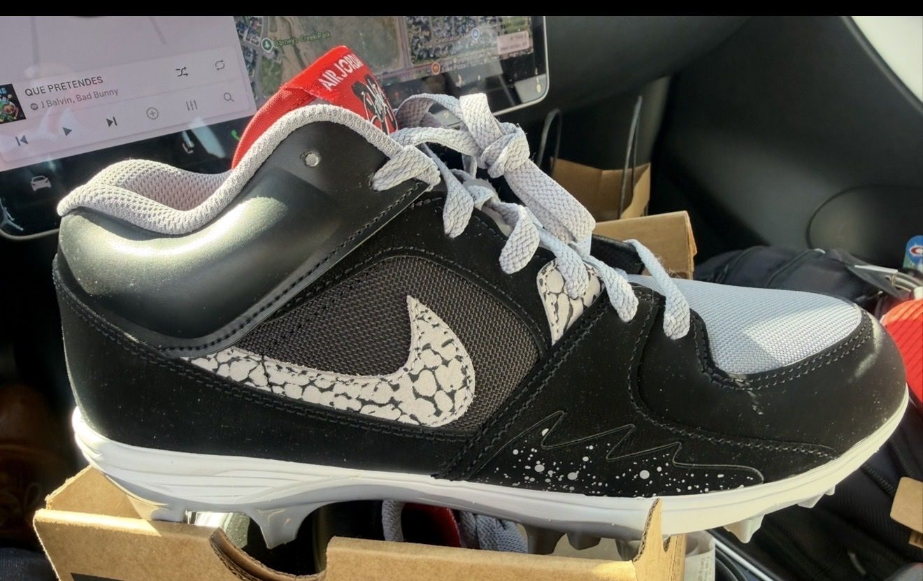 Jordan 90 Low Football Cleats