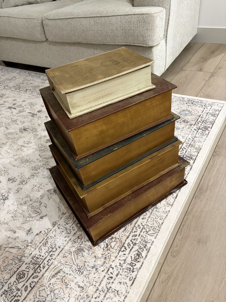 Decorative hollow books