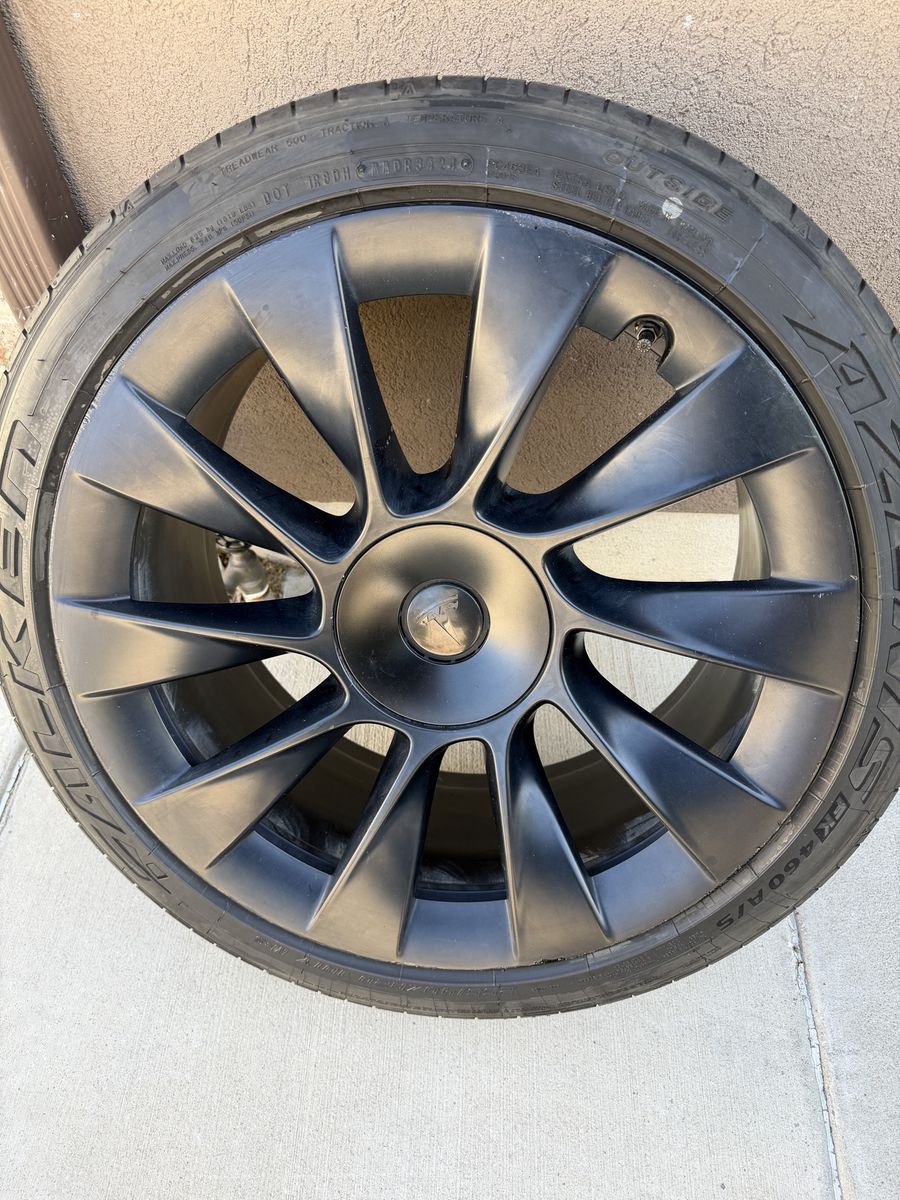 Tesla Model Y 20" wheel rim tire 255/40r20 w/tpms
