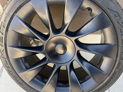 Tesla Model Y 20" wheel rim tire 255/40r20 w/tpms