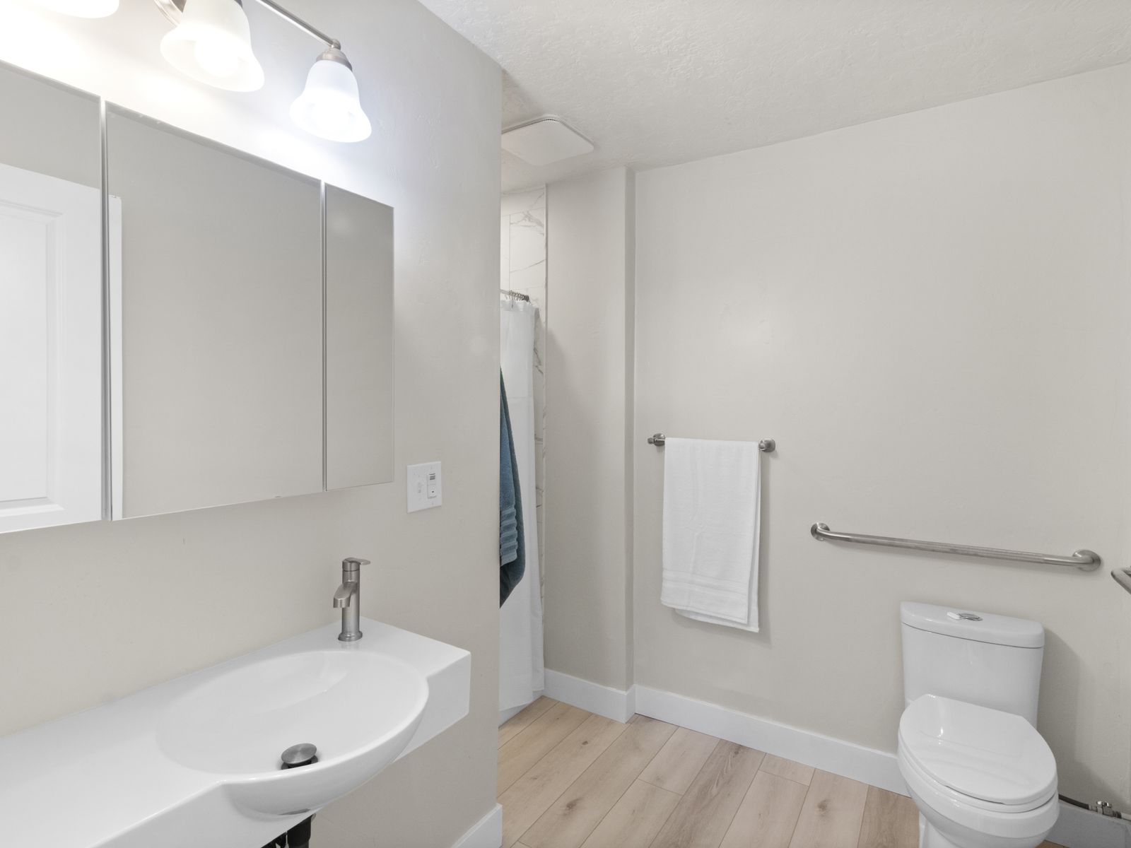 Main image 5