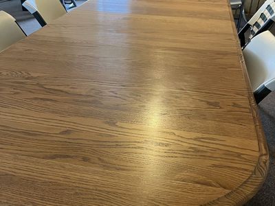 Solid oak table with two leaf(one in picture )