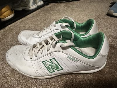 New Balance Women's White Green Low-Top Leather Sneakers Size 9