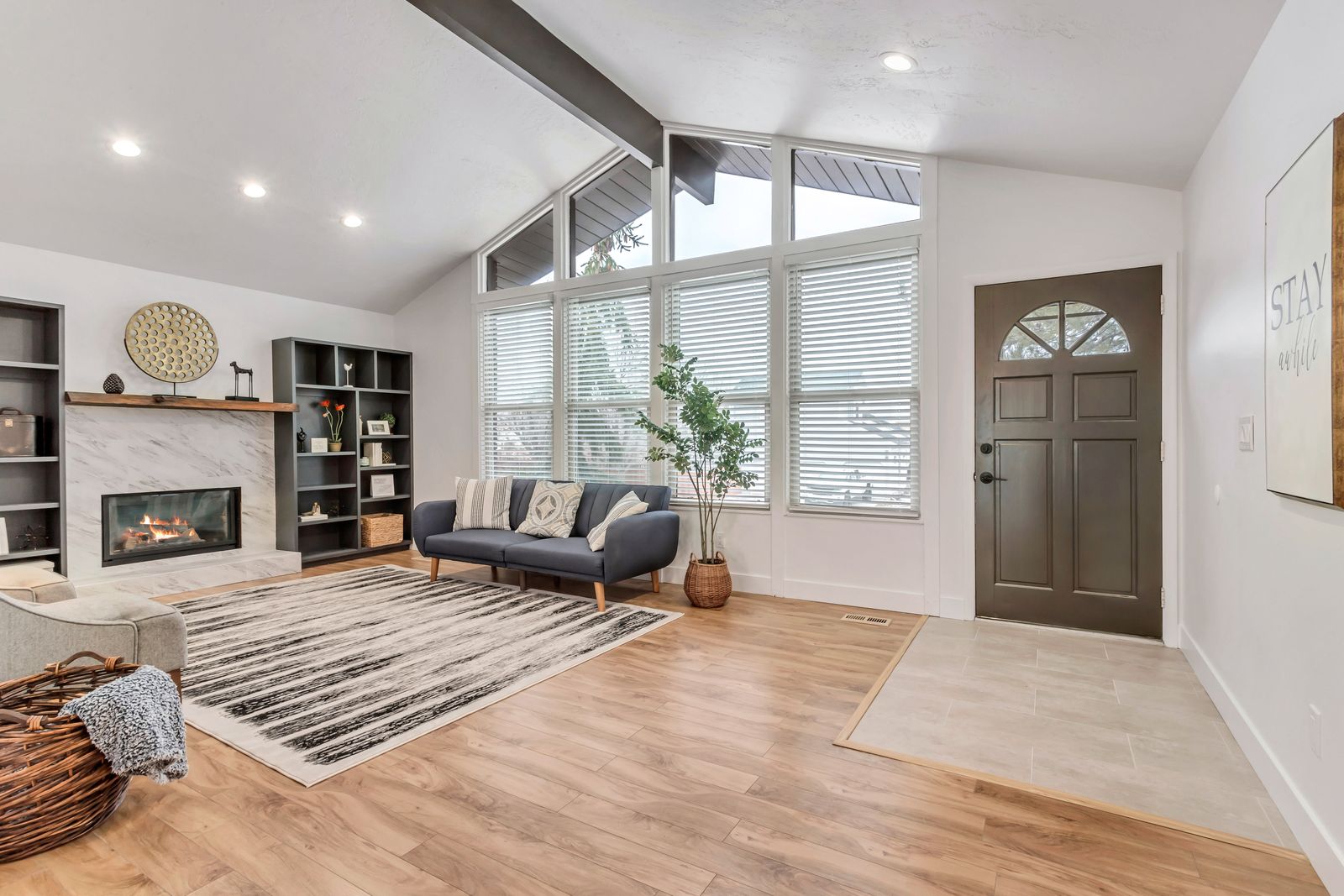MOVE IN SPECIAL! $250 off your first months rent. Room for rent in a 3 bed 2 bath 4 car garage home in Sandy