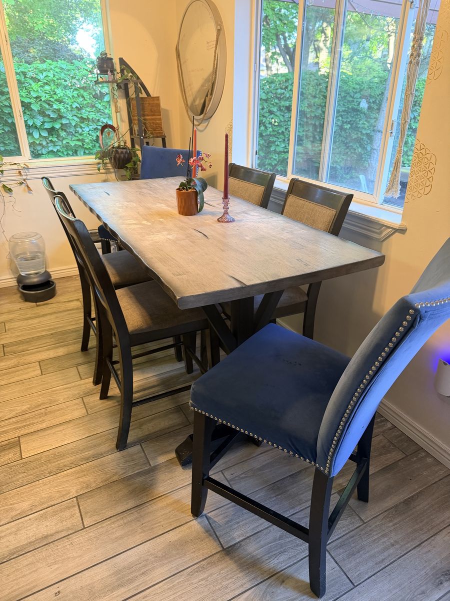 Counter height Kitchen table and chairs