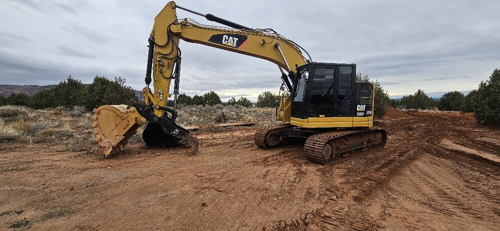 2017 CAT 325F Excavator