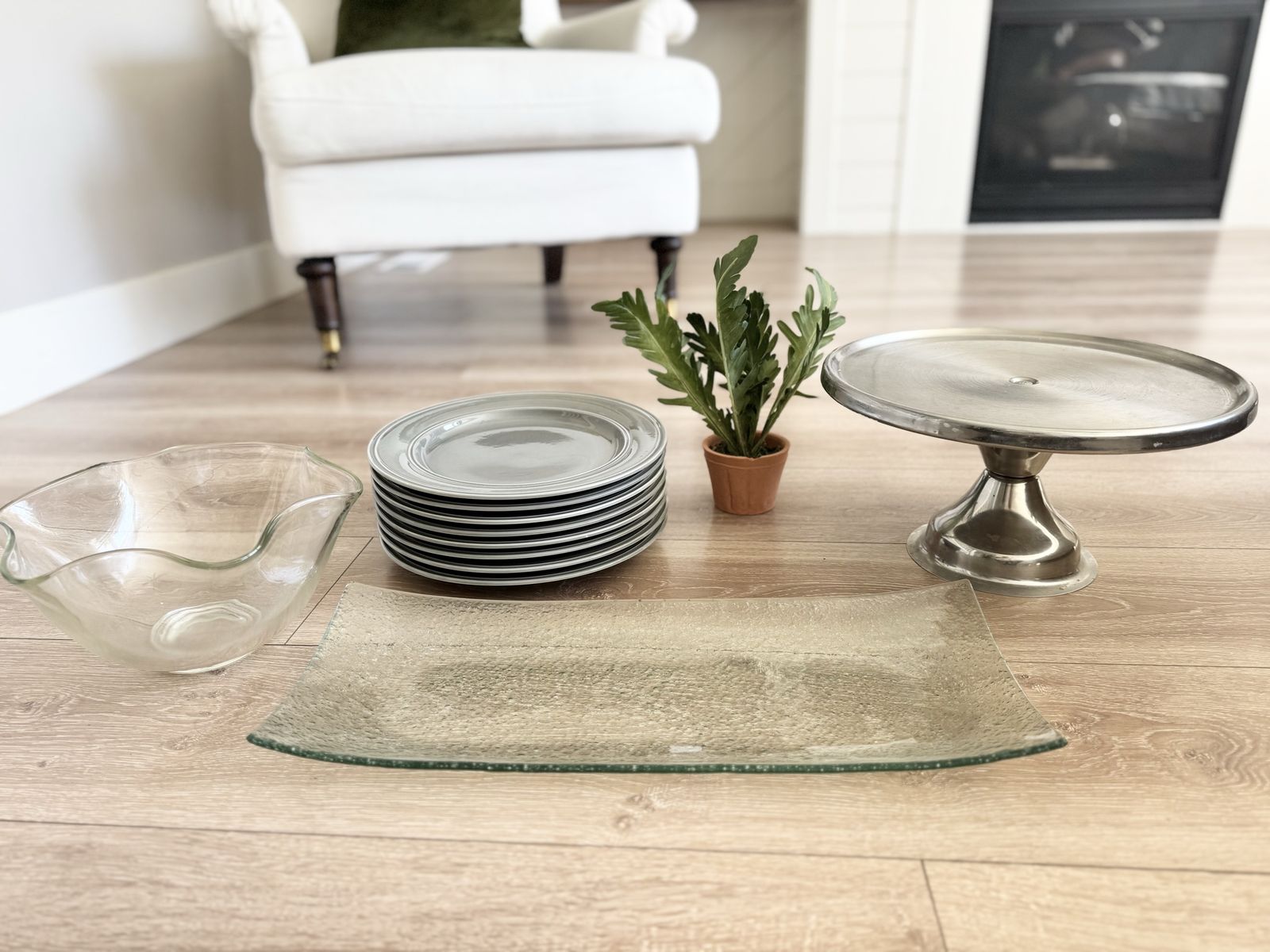 Gorgeous | Set | 8 Dinner Plates | Cake Stand | Curved Glass | Serving Platter | Bowl | Faux Plant -$30 for all