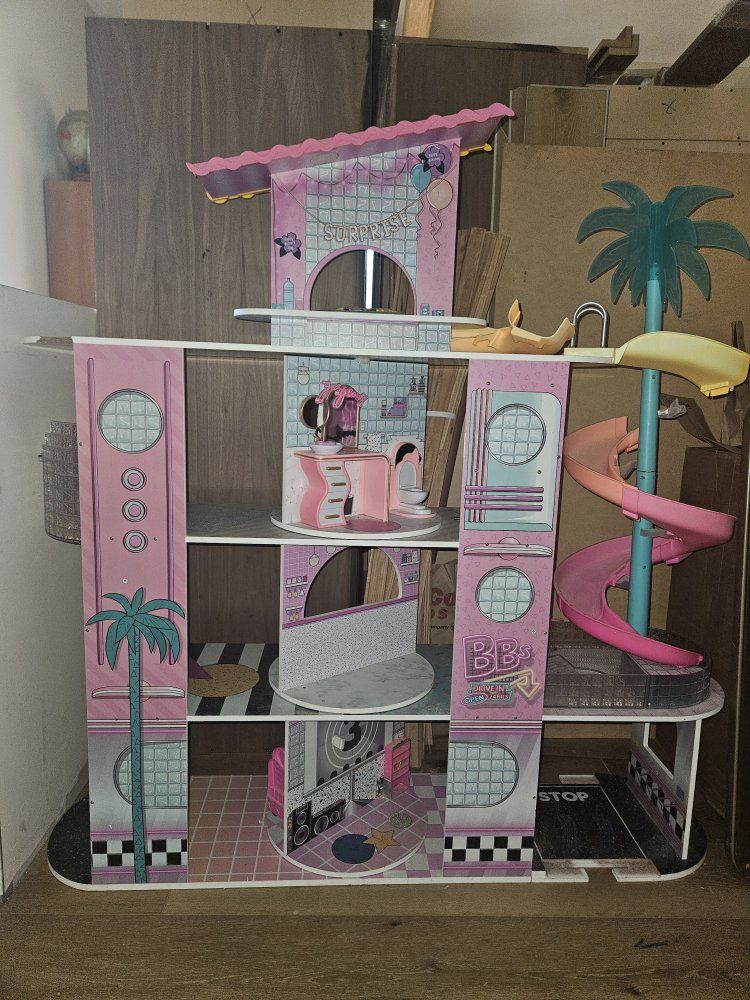 L.O.L Doll House!