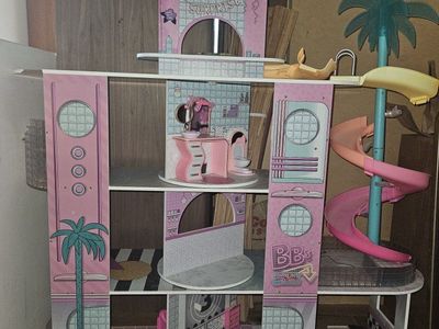 L.O.L Doll House!