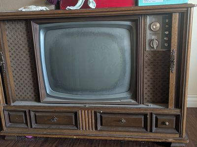 Vintage Wooden Magnovox TV