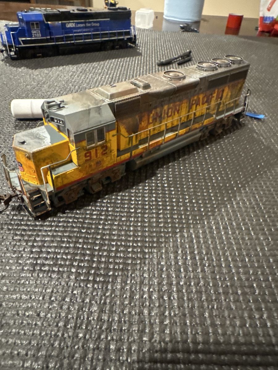 Dcc/no sound Union Pacific Gp Diesel Locomotive Model Train #912 Weathered, ho scale
