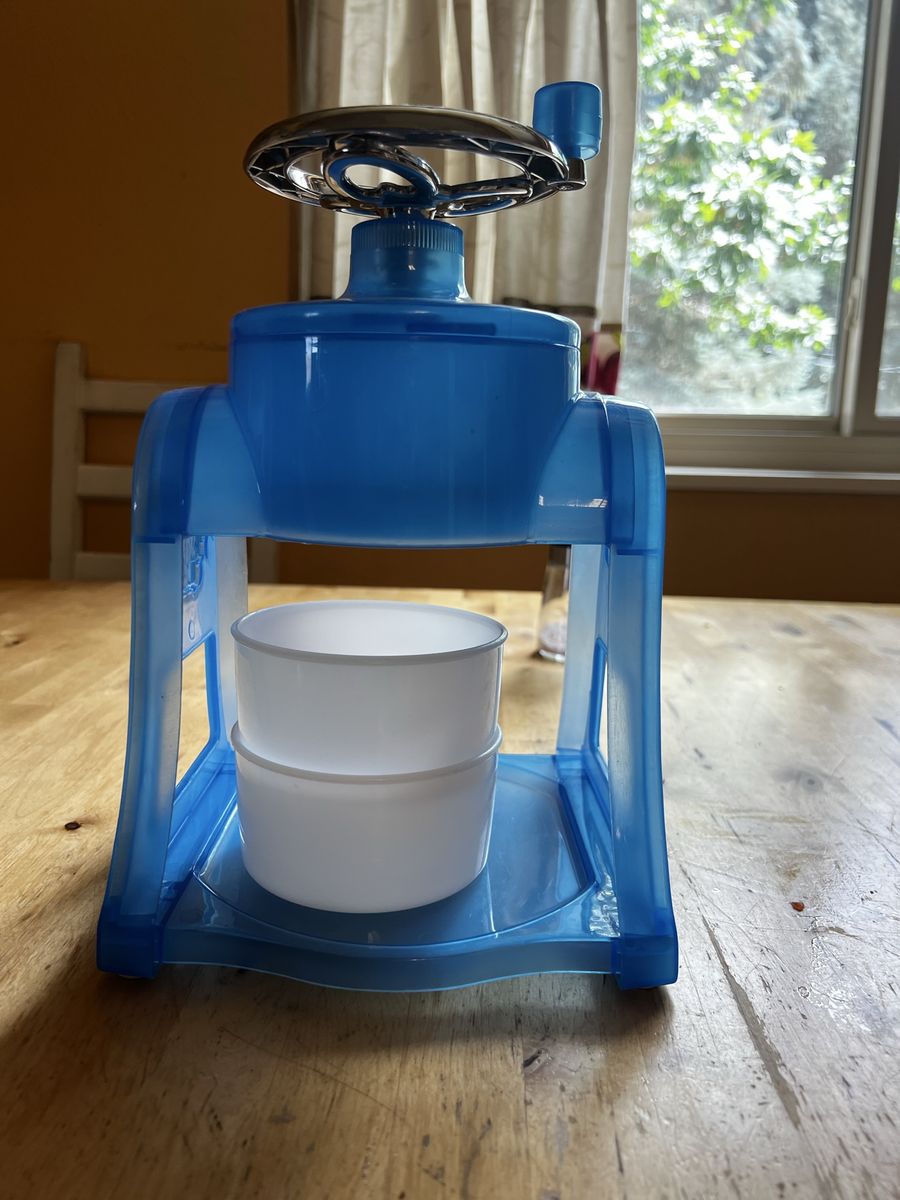 The Pampered Chef/ shaved ice unit