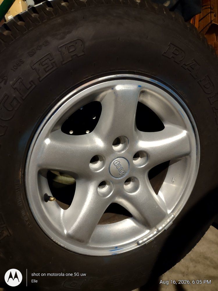Jeep Rim/  Wrangler tire