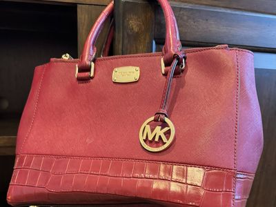 Michael Kors Selma Saffiano Leather Satchel Handbag in Red