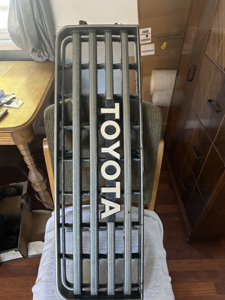 Toyota Land Cruiser Fj60 Vintage Grill