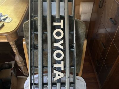 Toyota Land Cruiser Fj60 Vintage Grill
