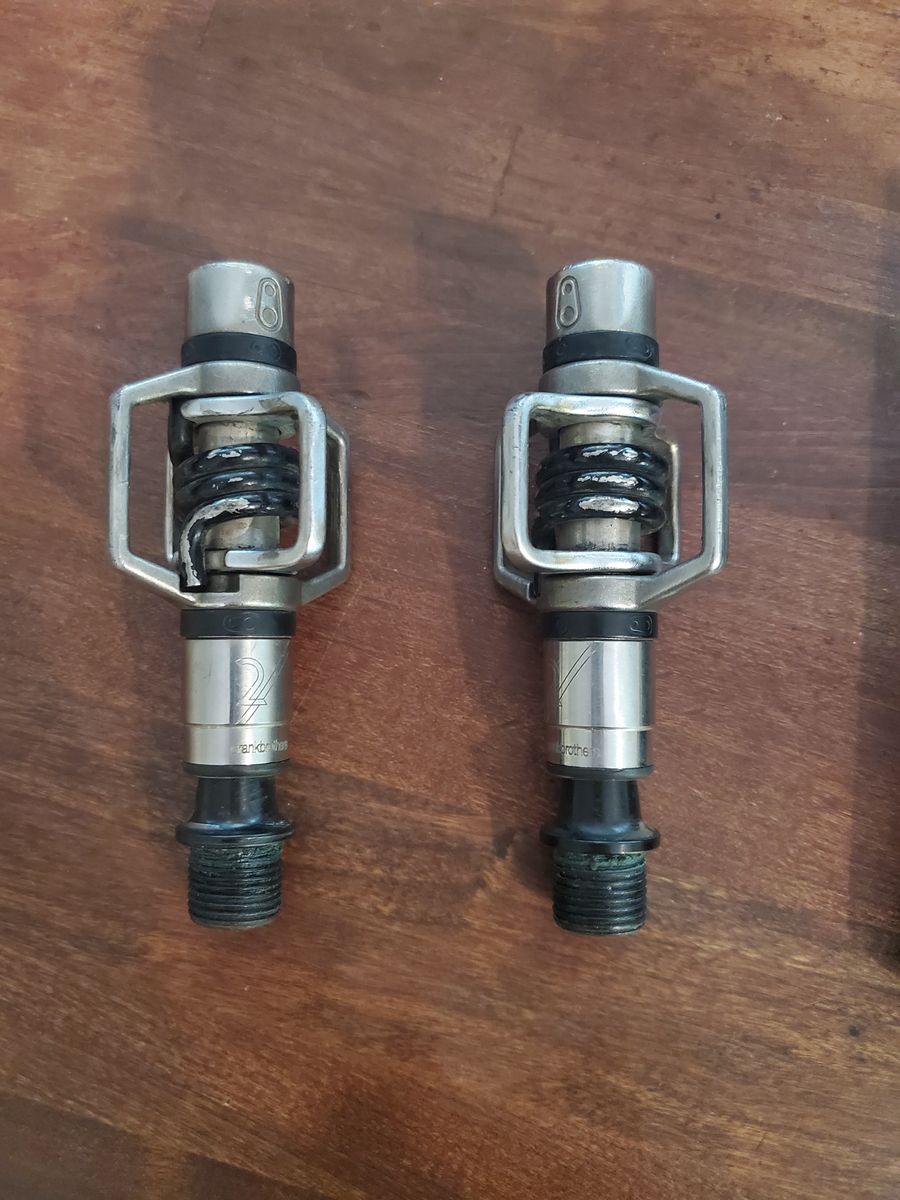 Eggbeater clips