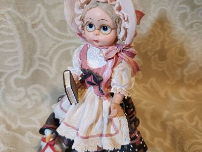 Madame Alexander "Mother Goose" Figurine 1999