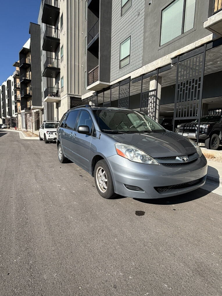 2007 TOYOTA SIENNA LE
