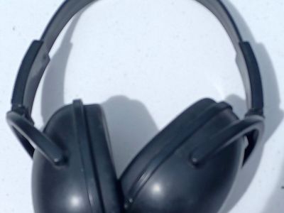 Unbranded Black Over-Ear Hearing Protection Earmuffs Noise Reduction Safety Gear