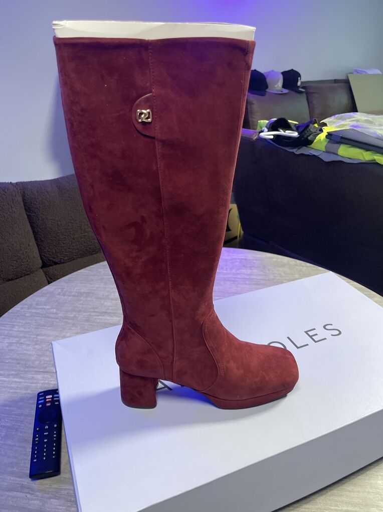 NEW AEROSOLES WOMENS BOOTS SZ 9.5