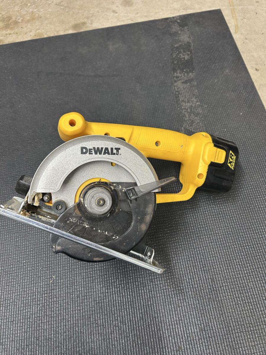 Dewalt 12 V Skil saw great condition