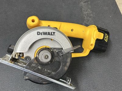 Dewalt 12 V Skil saw great condition
