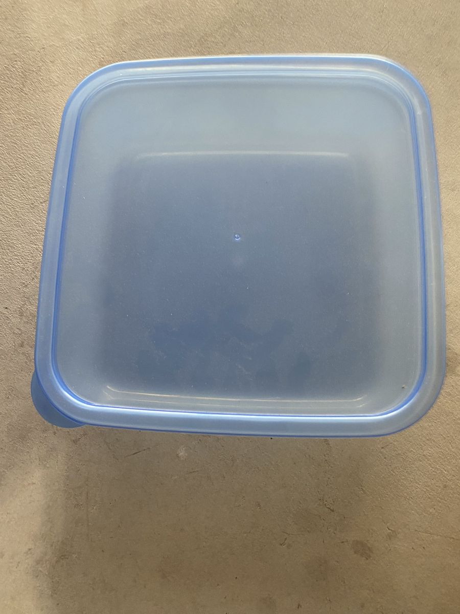 9 Square Plastic containers