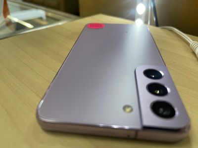 Samsung Galaxy S22 5G- 128GB - Unlocked