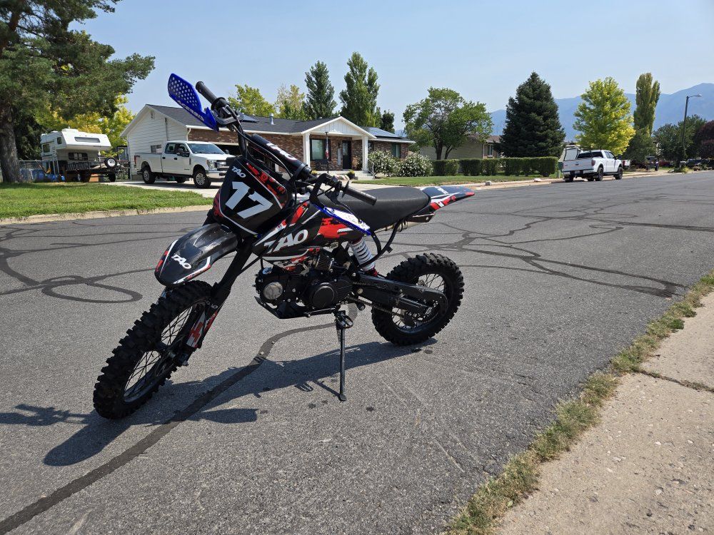 Tao Motor Dirt Bike - Black/Red Off-Road Pit Bike