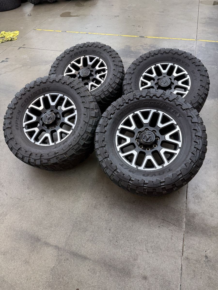 2026 ram 3500 limited OEM 20in wheels/ 38x15.50r20 Toyo
