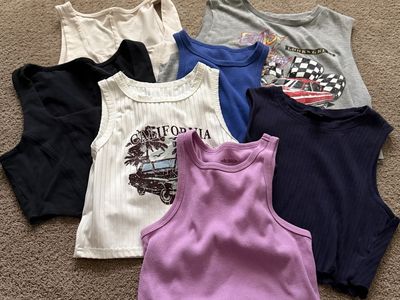 8 Tank Tops Size Small