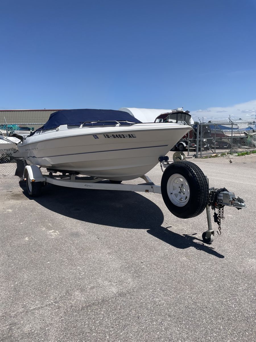 Boat 2001 Bayliner Capri 1950 Boat