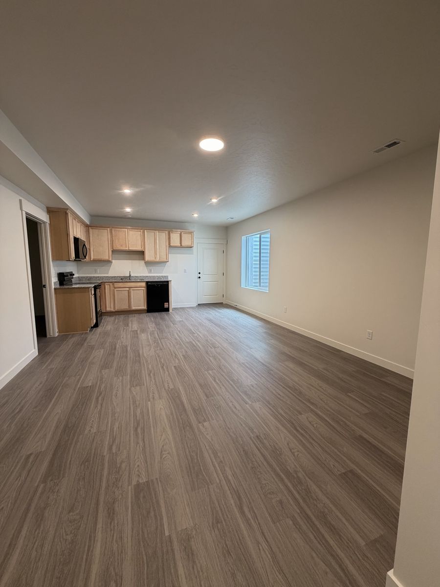 1 Bed, 1 Bath Mother-in-Law Suite for Rent - Full Kitchen, Private Entrance