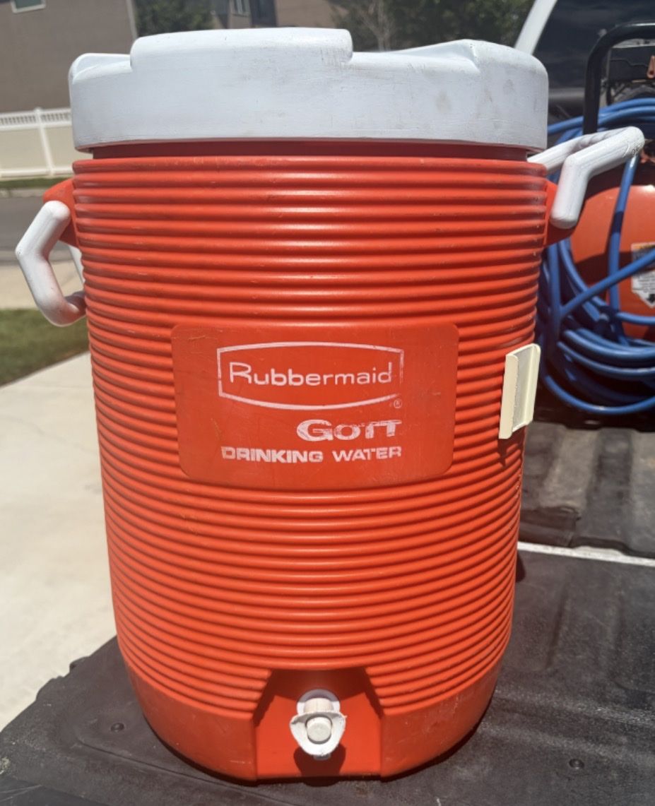 Rubbermaid Gott 5-Gallon Insulated Drinking Water Cooler Dispenser Orange