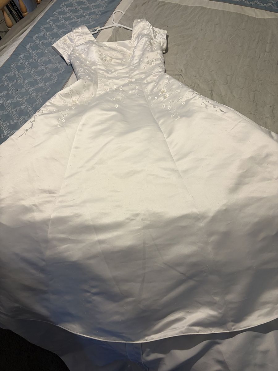 Beautiful size 12 Wedding dress
