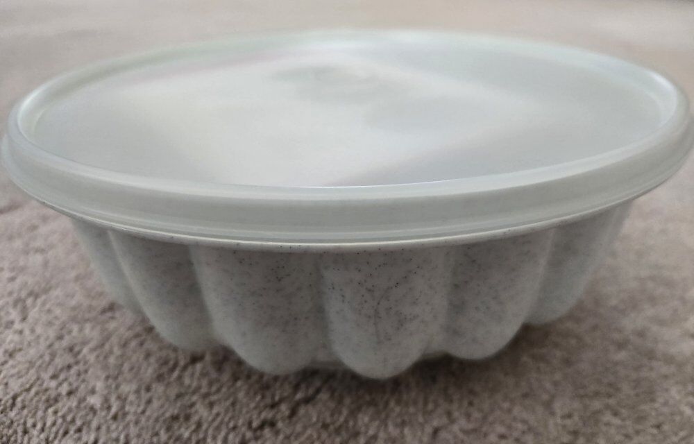 Tupperware 3 piece Jel-Ring Mold Jello Ice Ring
