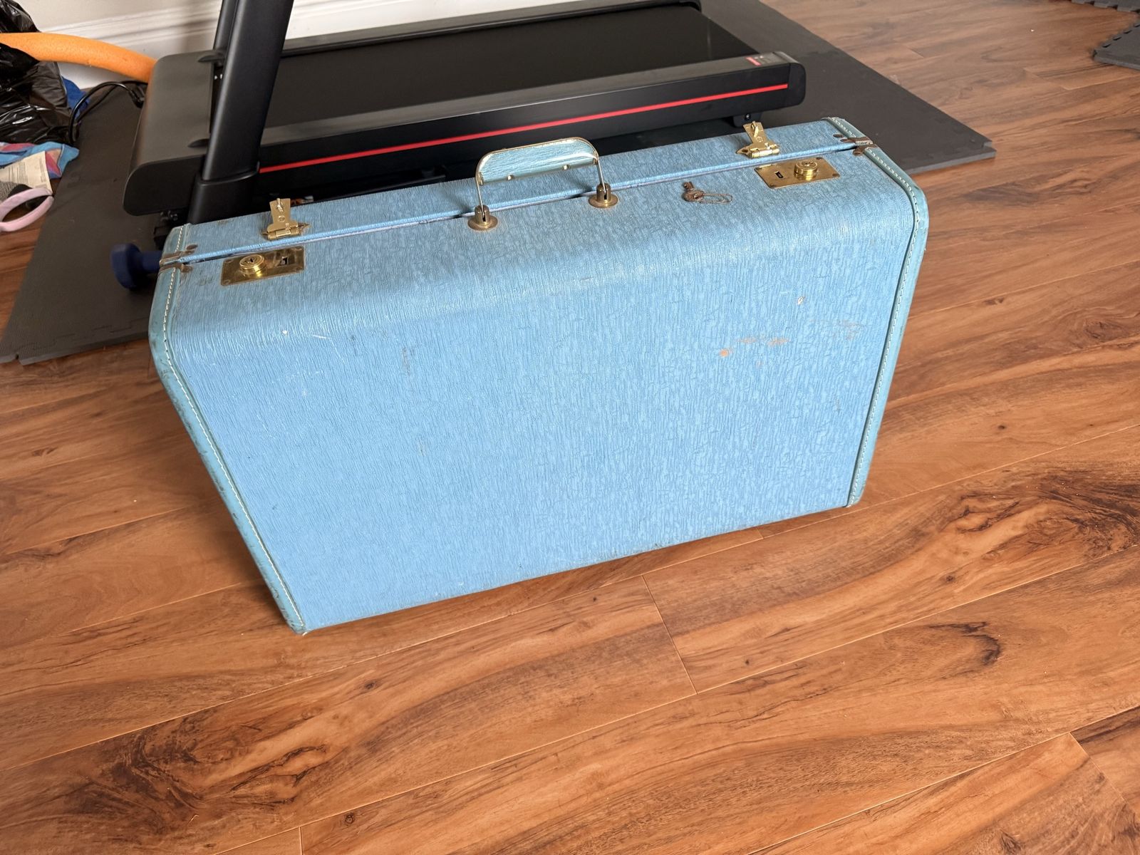 Vintage Blue Hard Shell Suitcase Luggage with Key and Brass Latches