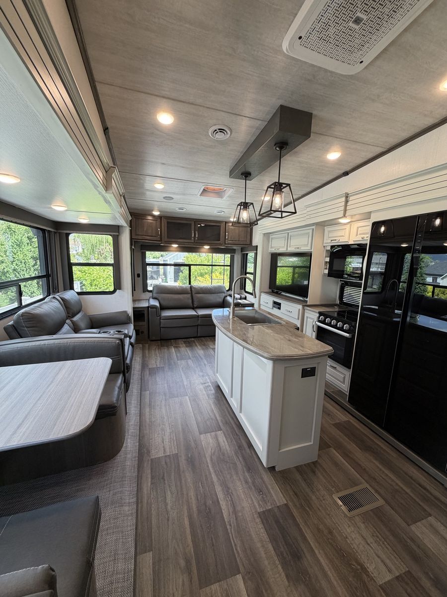 2023 Keystone Cougar 368MBI Fifth Wheel 39’ Solar, On demand water heater