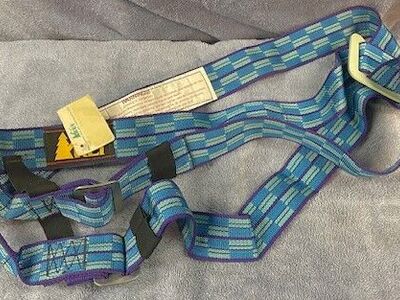 REI CLIMBING CHEST HARNESS