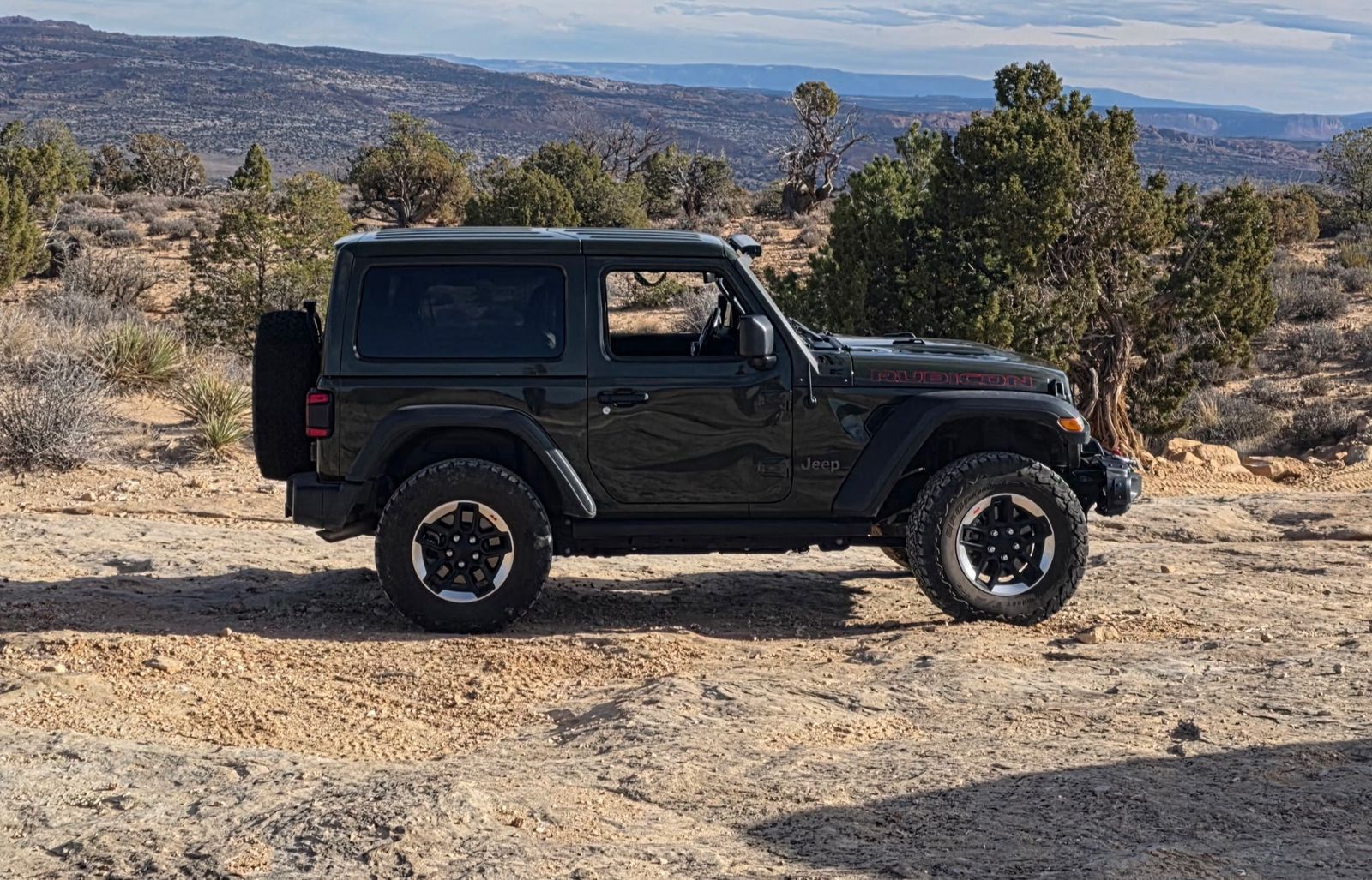 OE Jeep Wrangler JL 2-Door Hardtop - Sarge Green Metallic (2022-2024 Model)