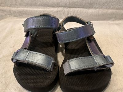 Teva toddler size 8 blue shimmery beach sandals