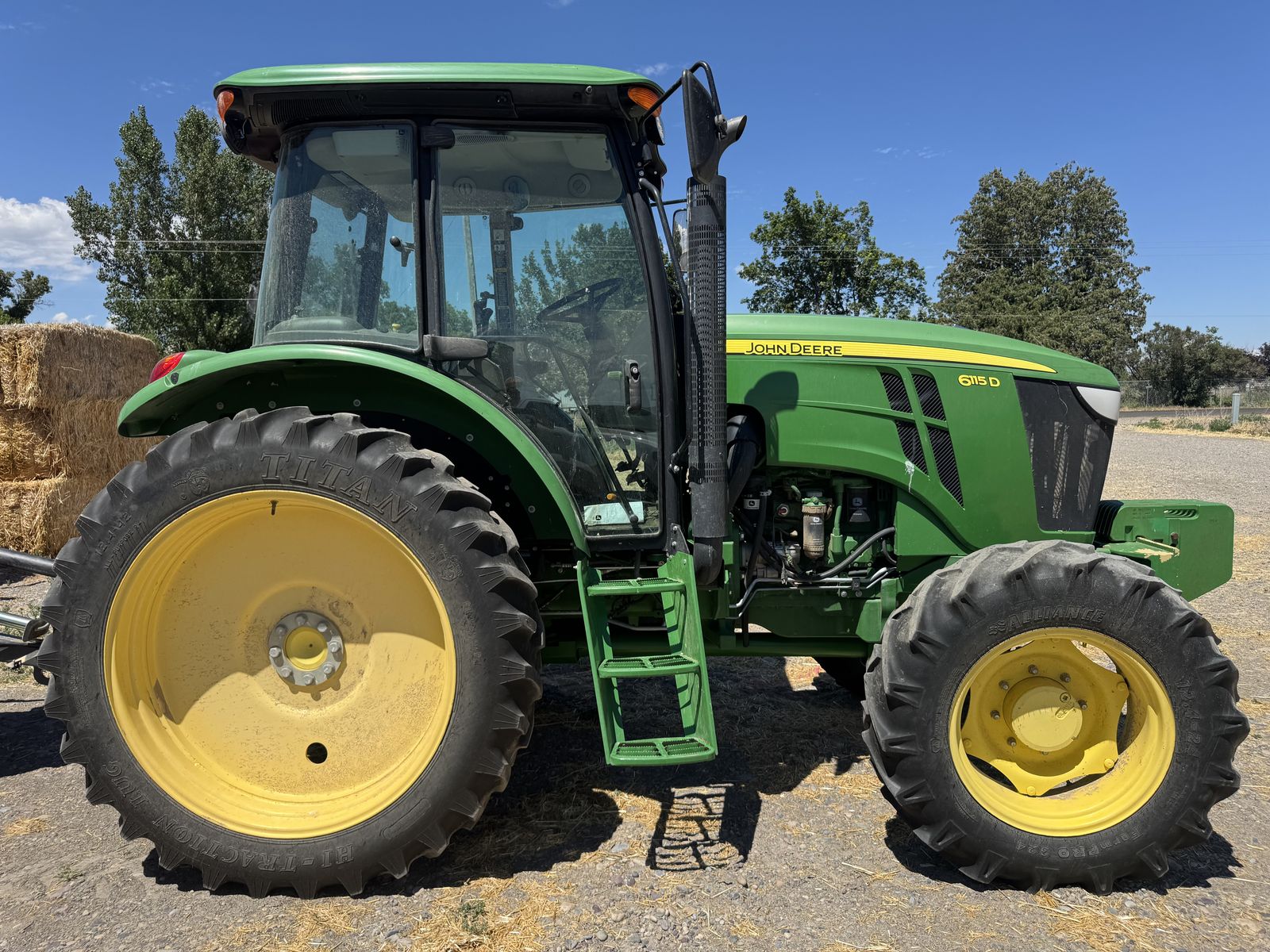 2015 John Deere 6115D