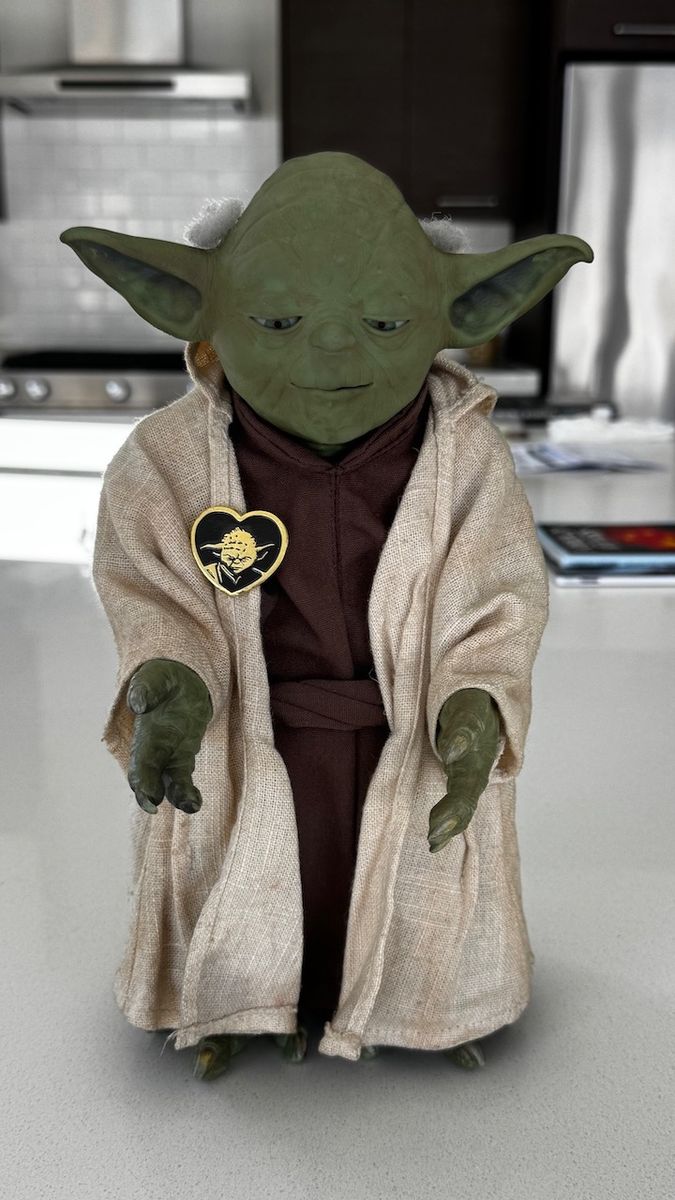 Rare Star Wars "Call Upon Yoda" Interactive Figure (2005) + Bonus 2014 Charity Pin