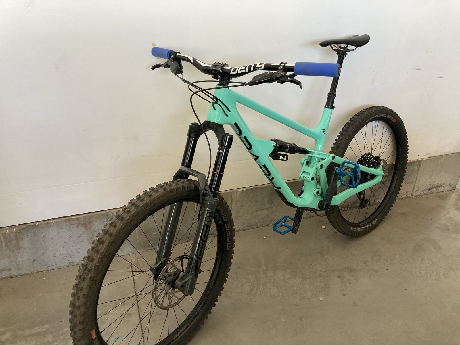 2022 Revel Rail  27.5”  Large