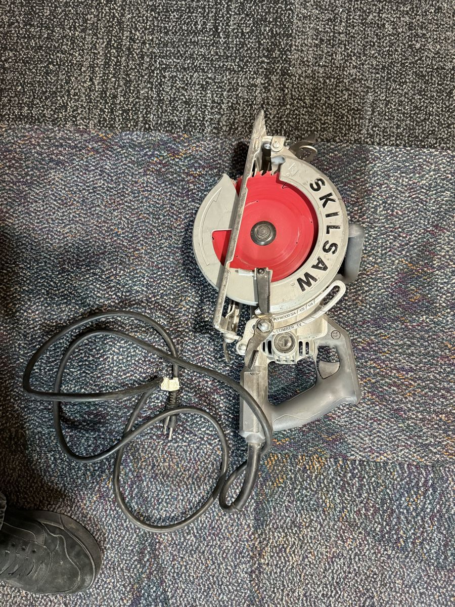 Skilsaw 7 1/4”15 amp worm drive circular saw