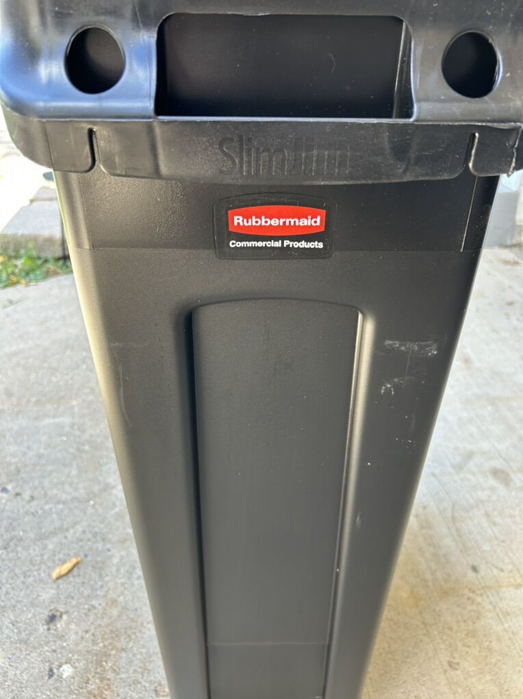 Rubbermaid 23 Gallon Commercial Trash Can