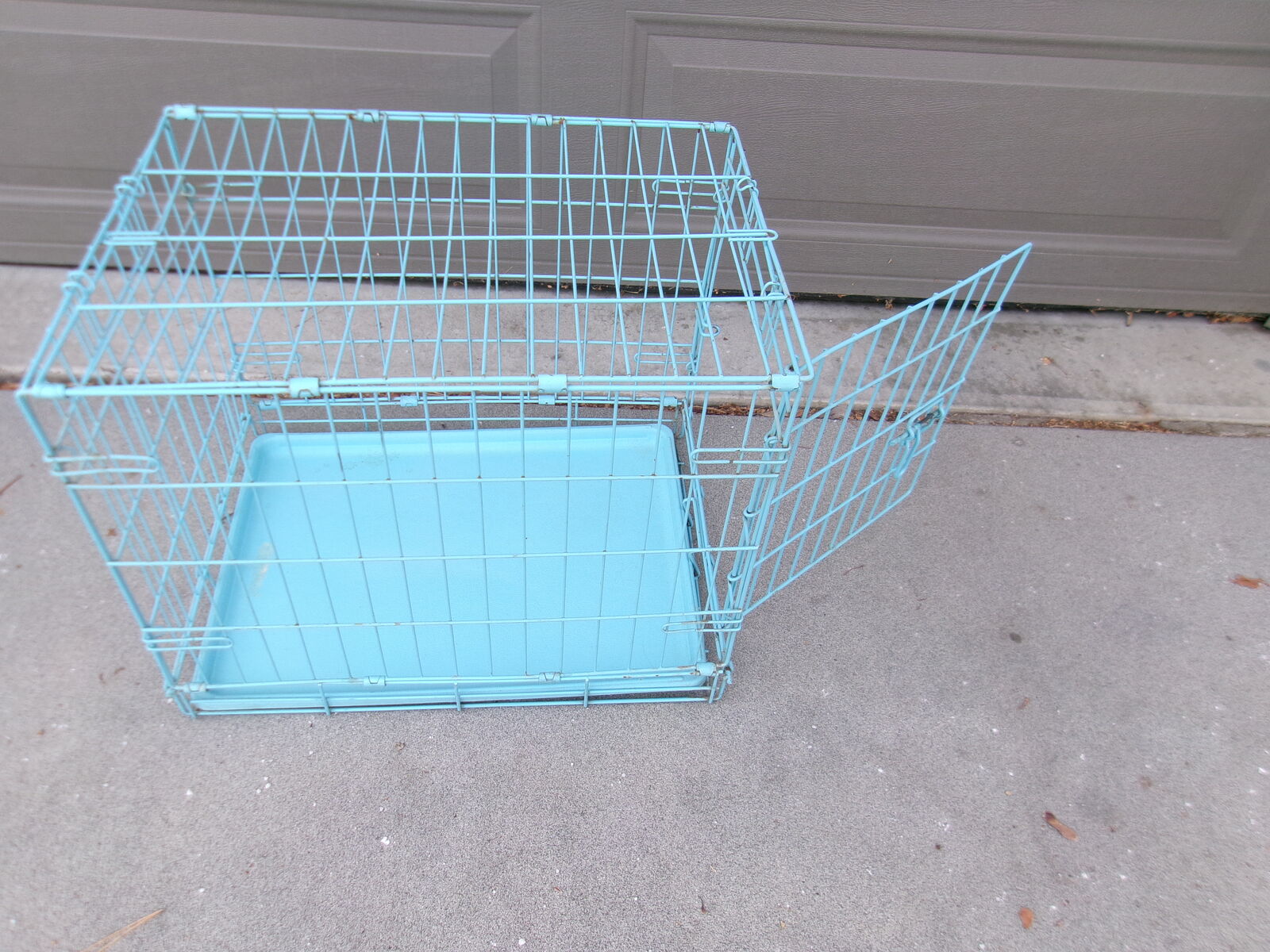Cute Baby Blue Wire Pet Kennel